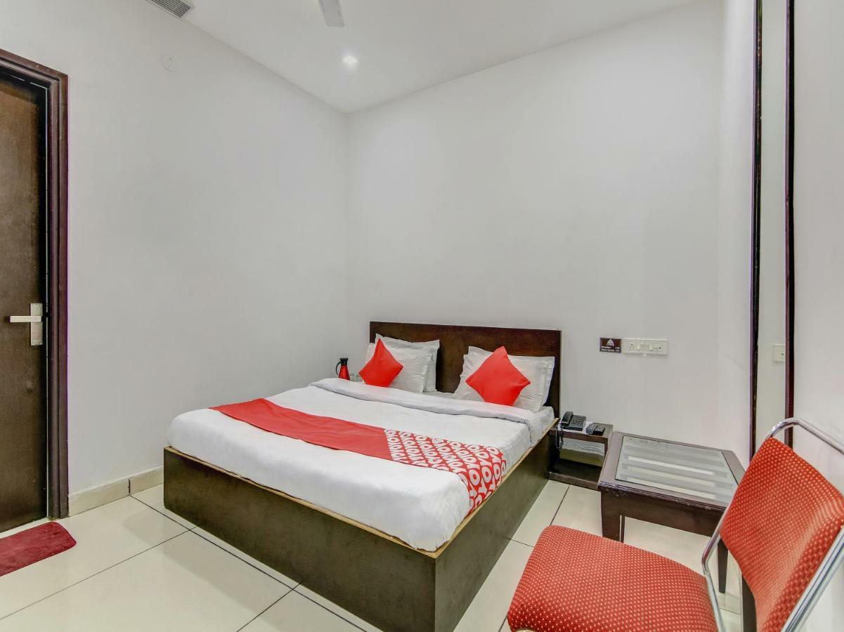 Oyo 27999 Hotel Deep Sirsa Eksteriør billede